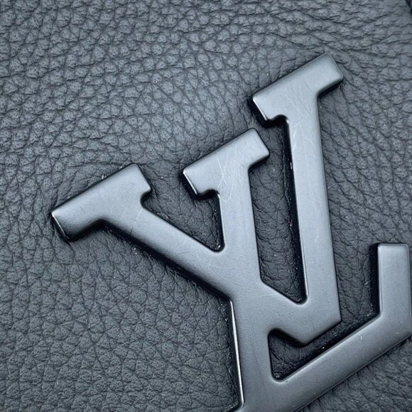 LOUIS VUITTON takeoff messenger Grain Leather Noir - Picture 9 of 16